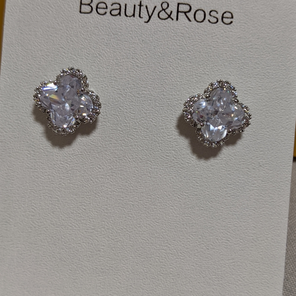 Elegant floral earrings